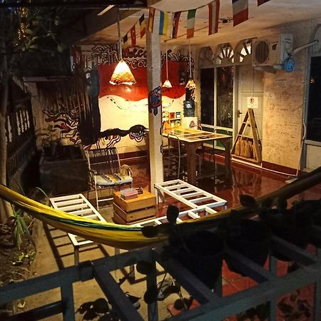 Deoplet Homestay & Gallery 요그야카르타 외부 사진