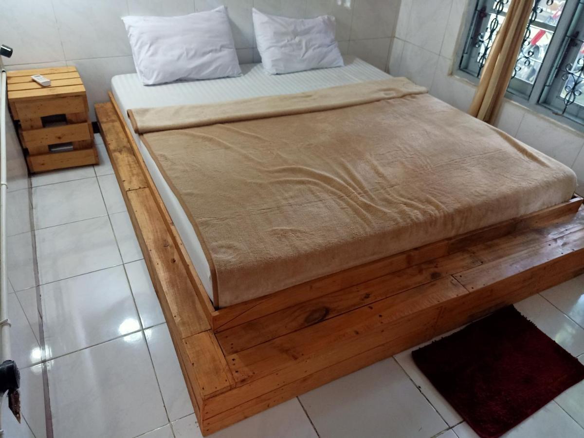 Deoplet Homestay & Gallery 요그야카르타 외부 사진