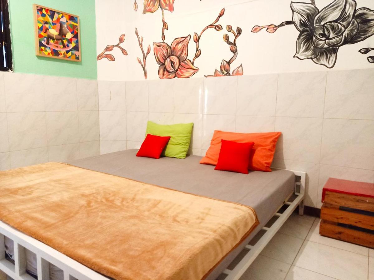 Deoplet Homestay & Gallery 요그야카르타 외부 사진