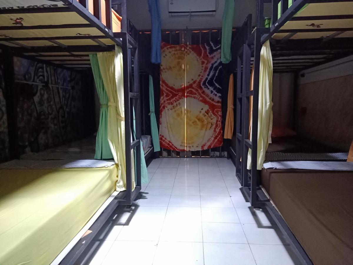 Deoplet Homestay & Gallery 요그야카르타 외부 사진