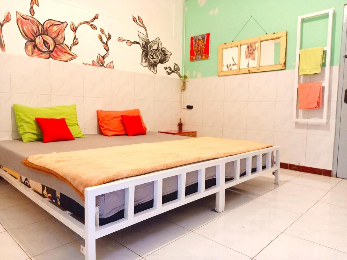 Deoplet Homestay & Gallery 요그야카르타 외부 사진