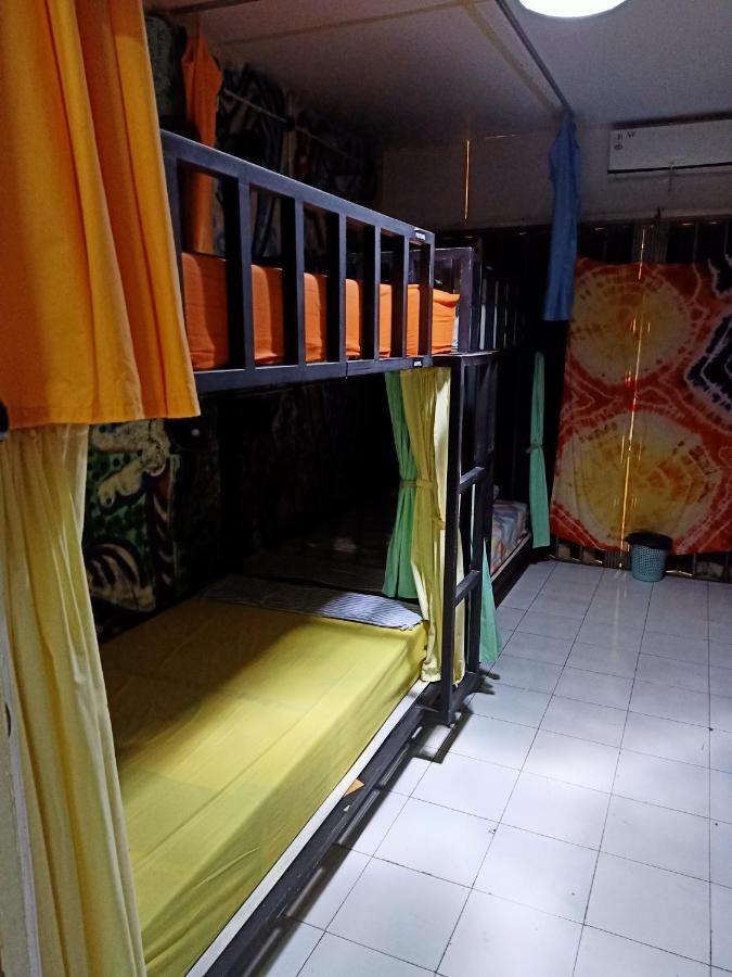 Deoplet Homestay & Gallery 요그야카르타 외부 사진